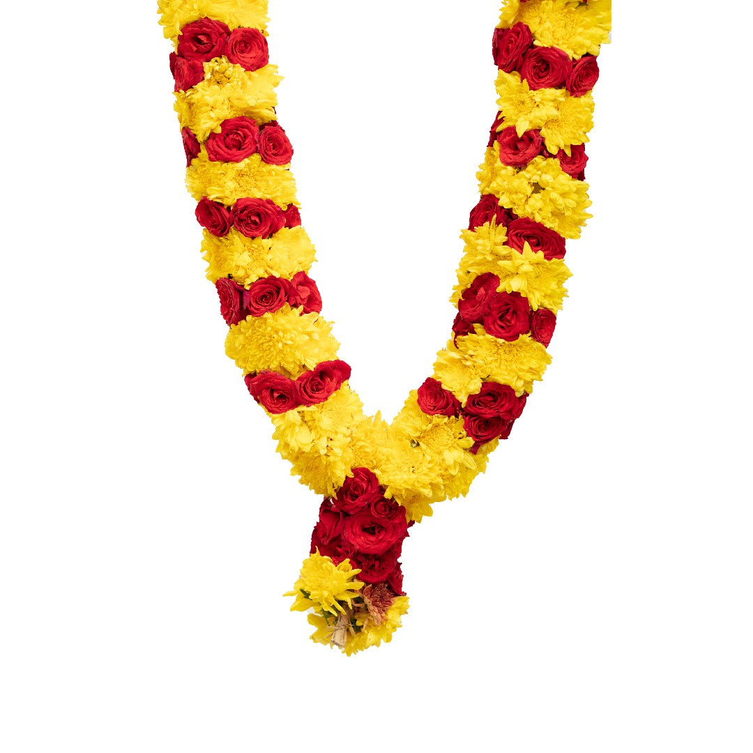Chamanthi With Button Rose Garland Spiral